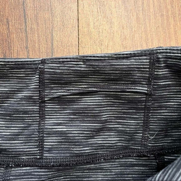 Athleta Womens cropped leggings Sz small lattice design black/gray heathered - Picture 5 of 7